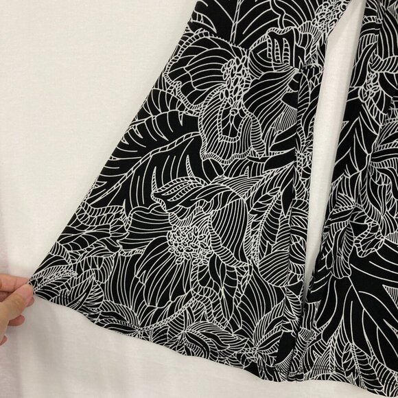 Karen Kane size XL Black White Floral Abstract Stretch Flare Sleeve Feminine Top - Picture 4 of 10